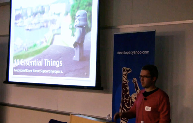 Andreas Bovens speaking at Yahoo! during the BayJax Meetup on October 7, 2009.